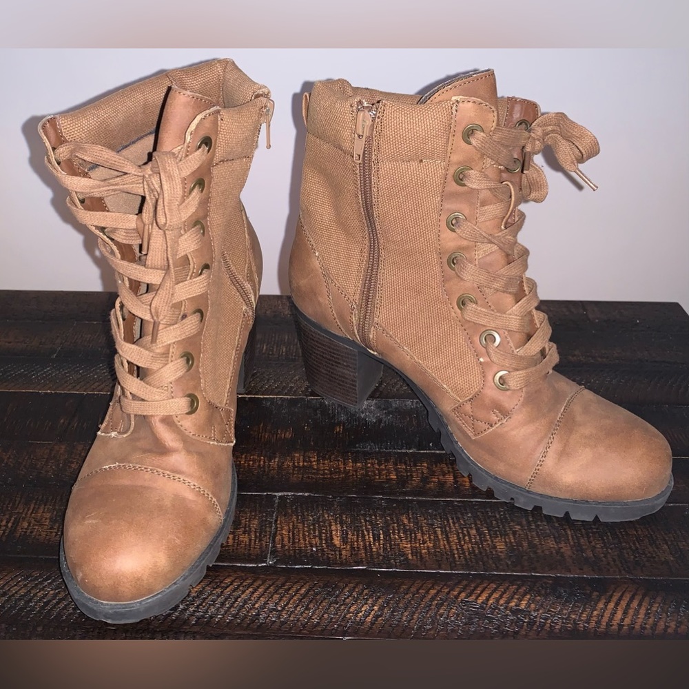 Very nice brown XOXO heeled boots.